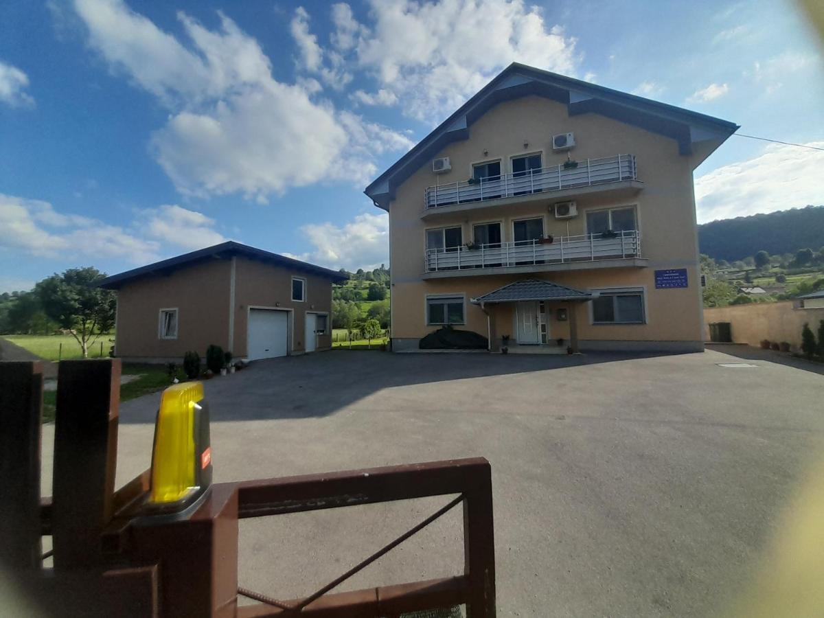 River Bank Apartments & Castle View Бихач Экстерьер фото
