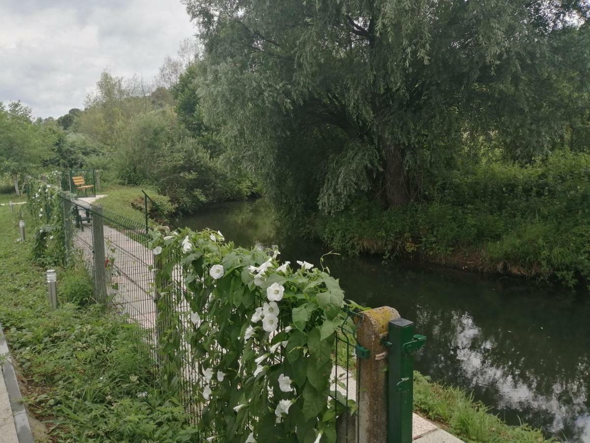 River Bank Apartments & Castle View Бихач Экстерьер фото